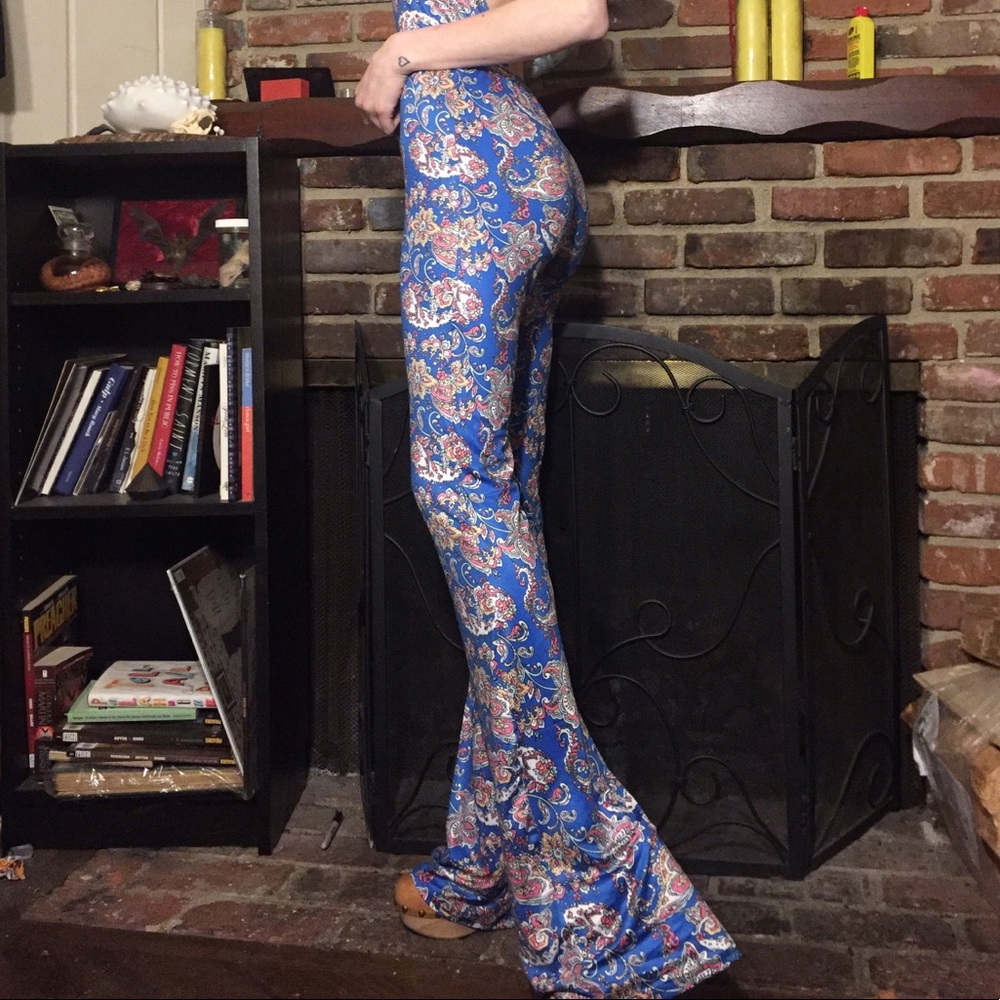 💙NEW COLOR💙 Plunge front open back jumpsuit - Picture 3 of 8
